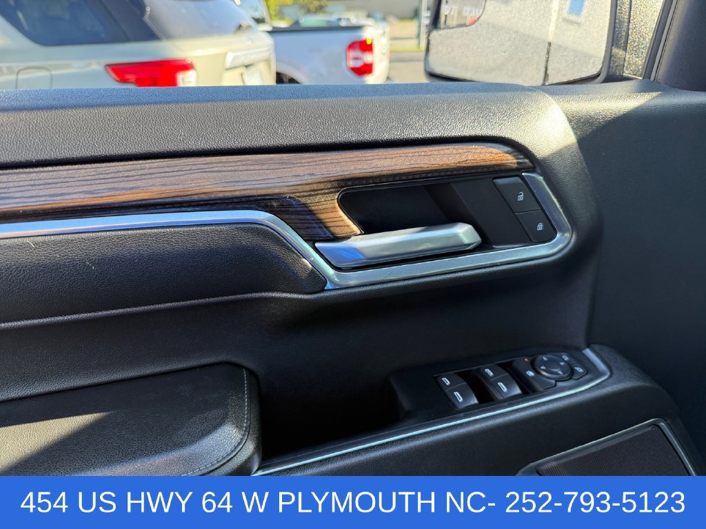 Used 2024 Chevrolet Silverado 1500 LT AWD/4WD image 16