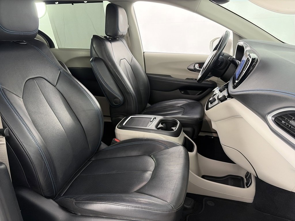 Used 2021 Chrysler Pacifica Touring-L image 29