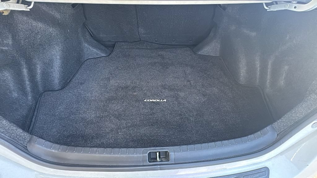 Used 2019 Toyota Corolla LE w/ Carpet Mat Package (TMS) FWD image 24