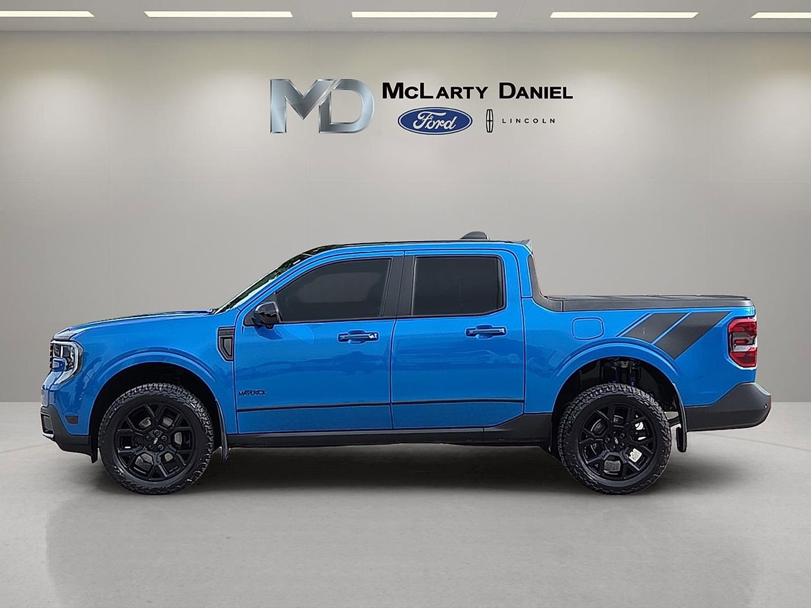 Certified 2025 Ford Maverick Lariat w/ Black Appearance Package AWD/4WD image 3
