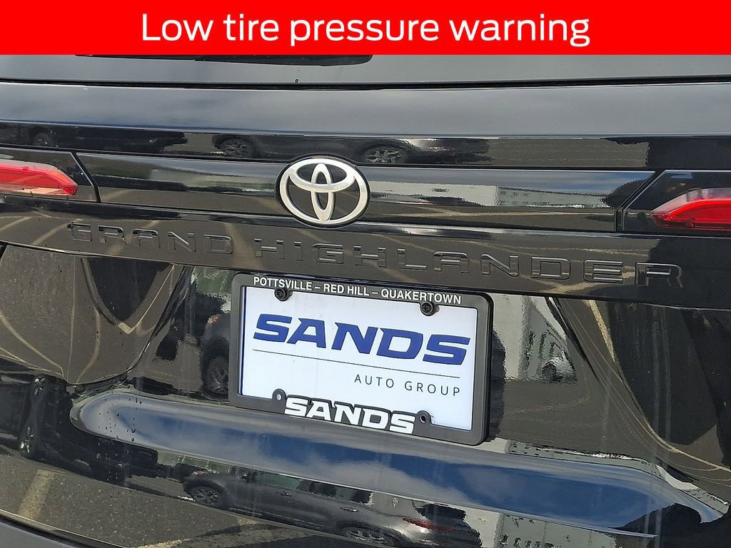 Used 2024 Toyota Grand Highlander XLE image 33
