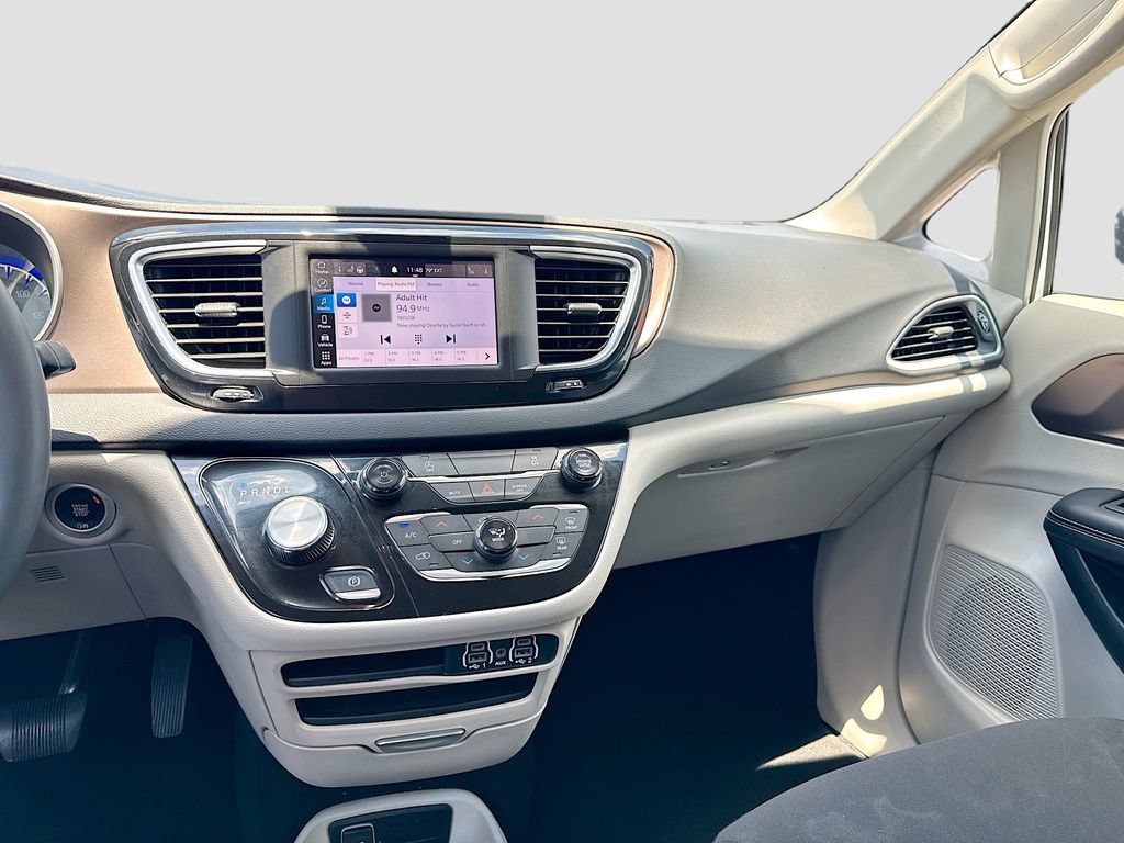 Used 2023 Chrysler Voyager LX FWD image 23