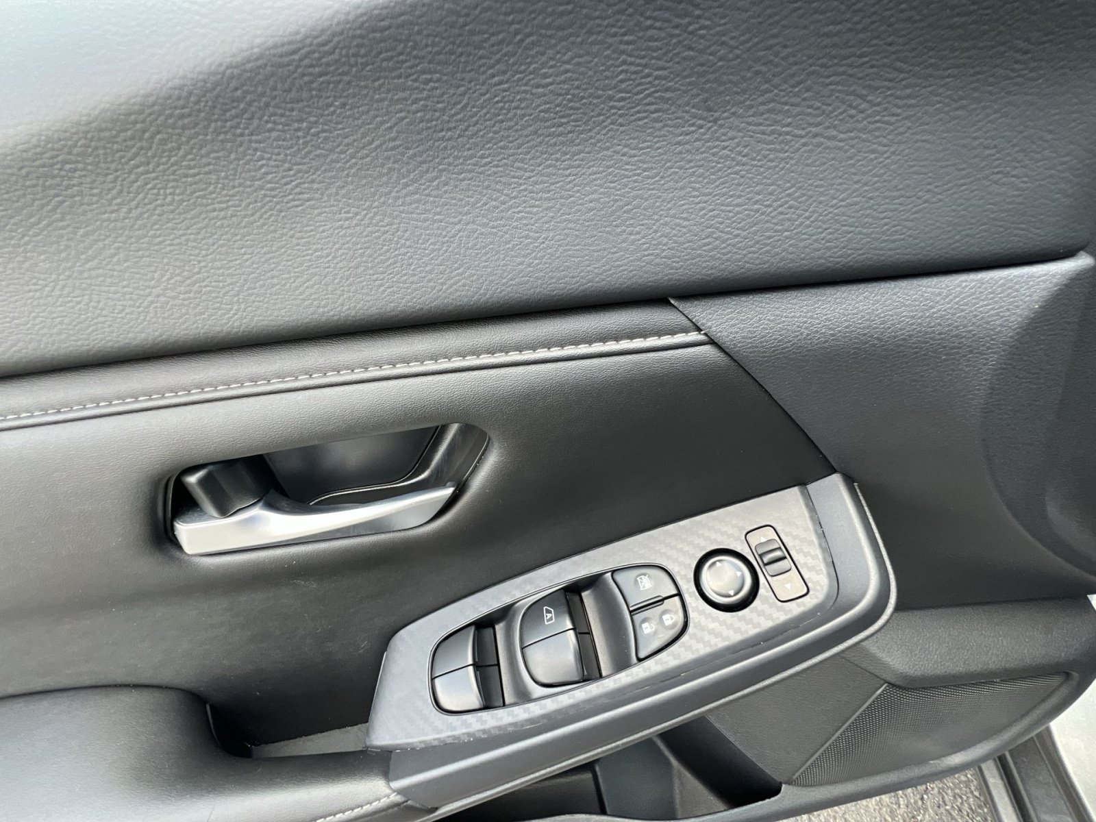 Used 2025 Nissan Sentra SV FWD image 23