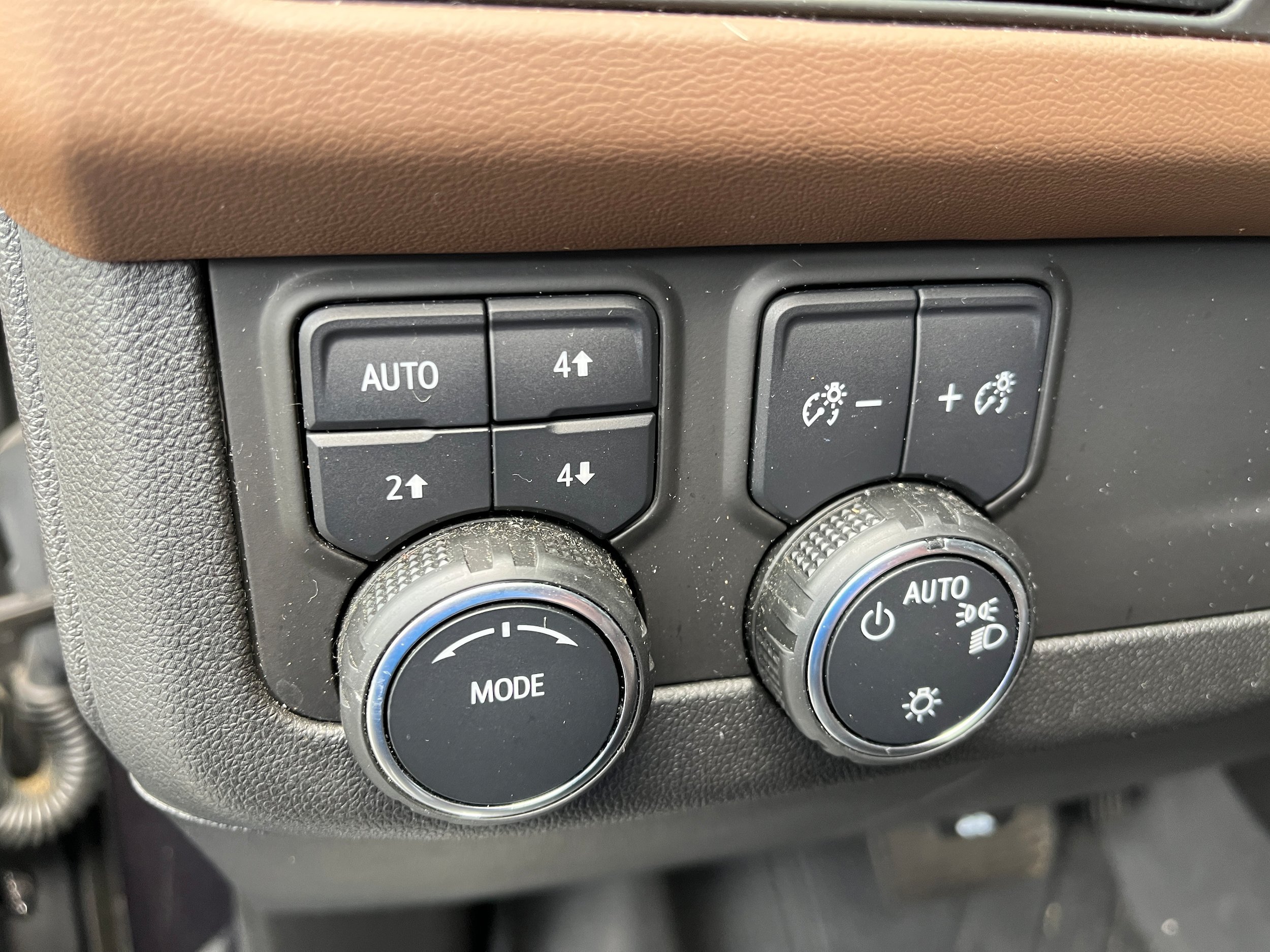 Used 2024 Chevrolet Suburban High Country AWD/4WD image 29