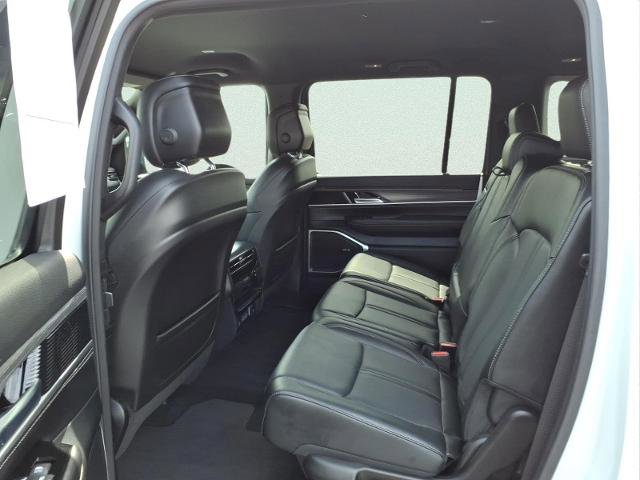 Used 2024 Jeep Wagoneer Series II w/ Flexible Seating Group AWD/4WD image 10