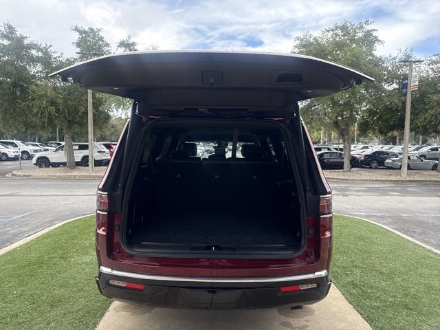Used 2024 Jeep Wagoneer L Series II w/ Flexible Seating Group AWD/4WD image 6