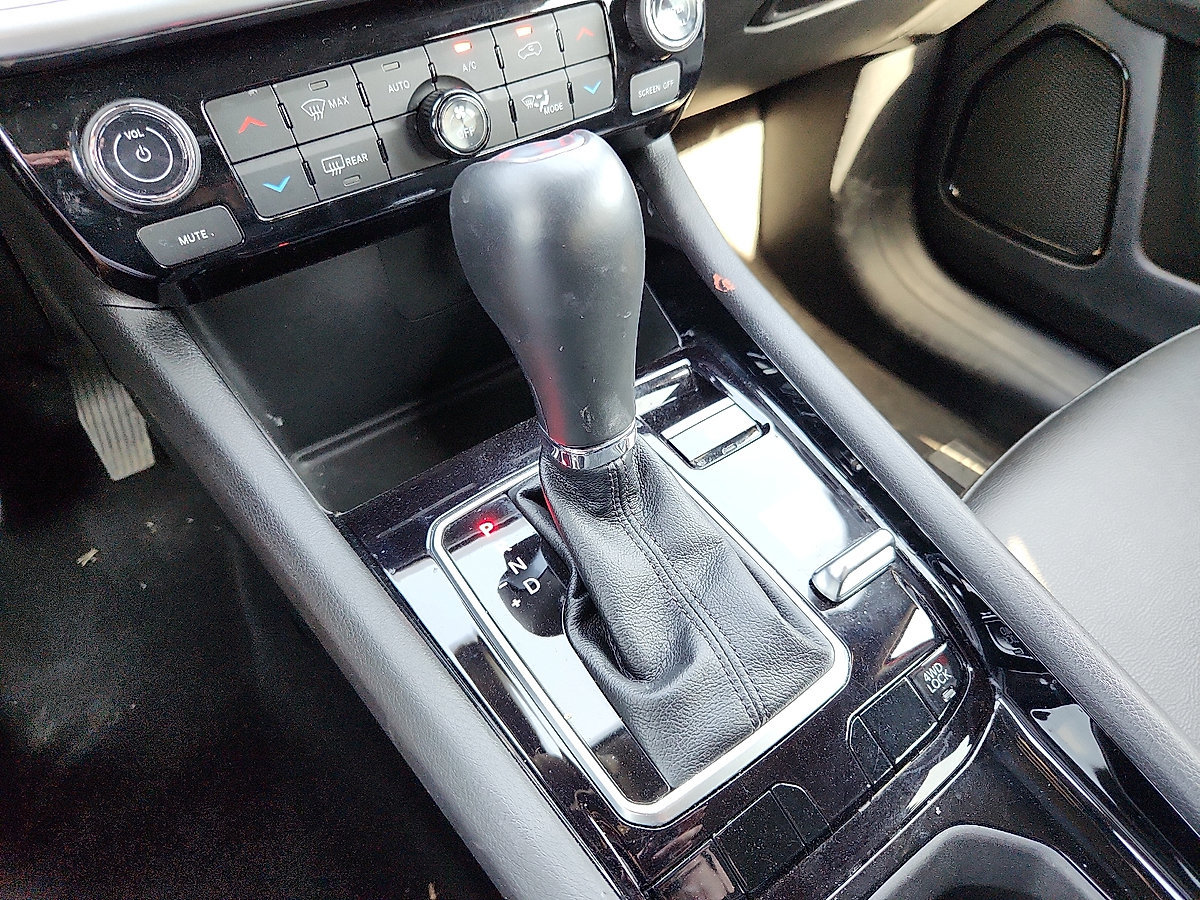 Used 2025 Jeep Compass Limited AWD/4WD image 18