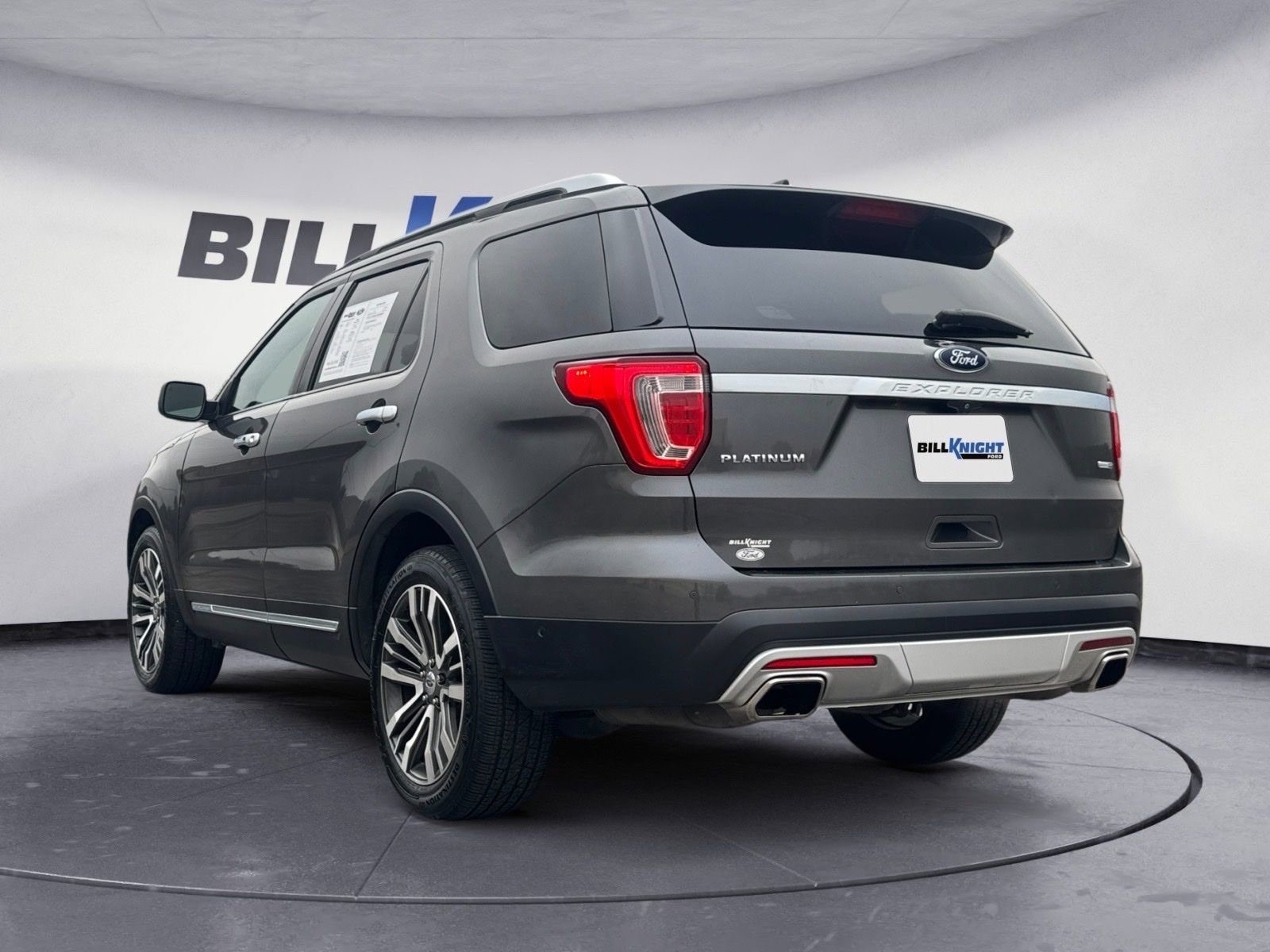 Certified 2017 Ford Explorer Platinum image 3