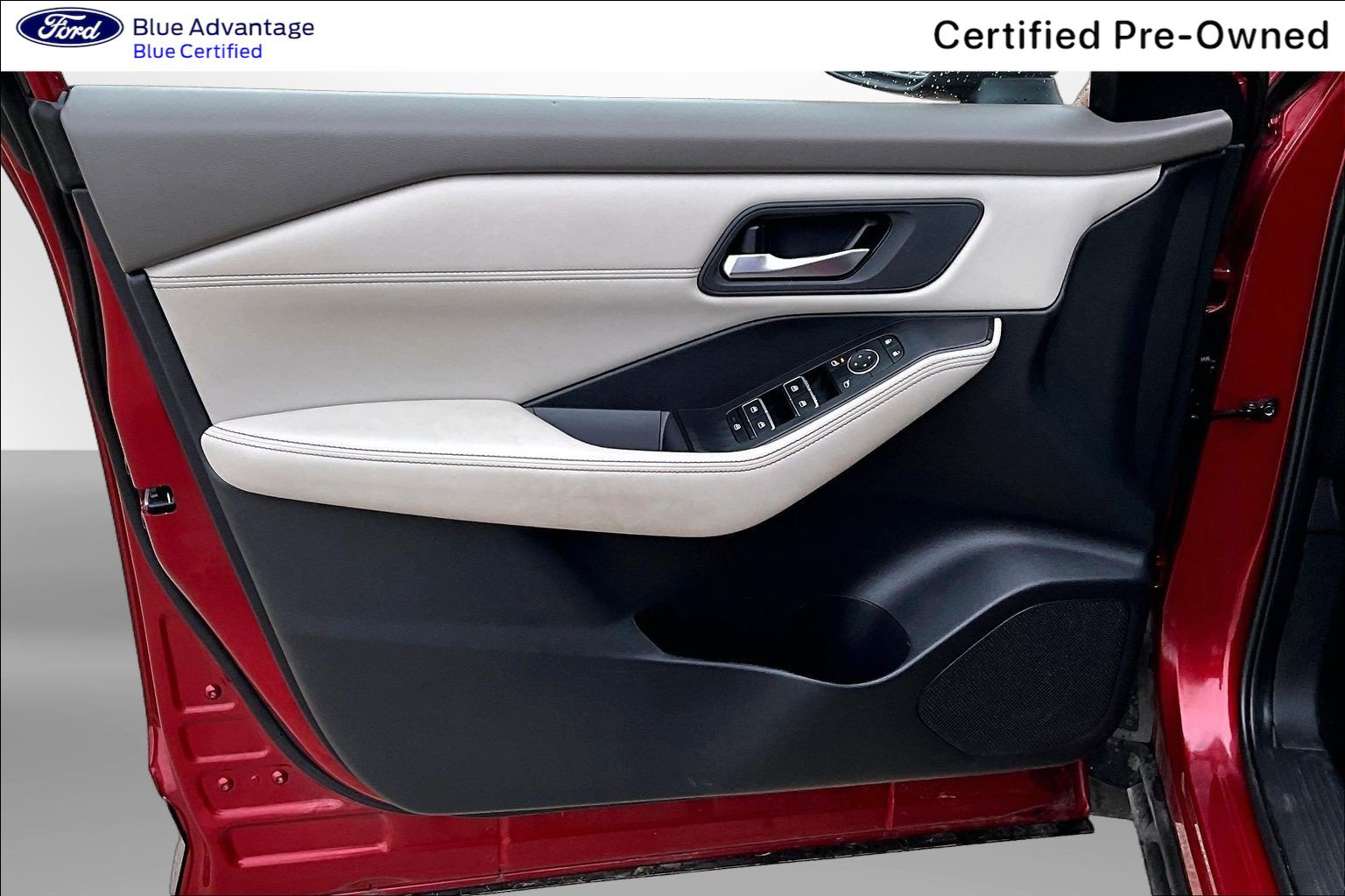 Used 2025 Nissan Rogue SL AWD/4WD image 25