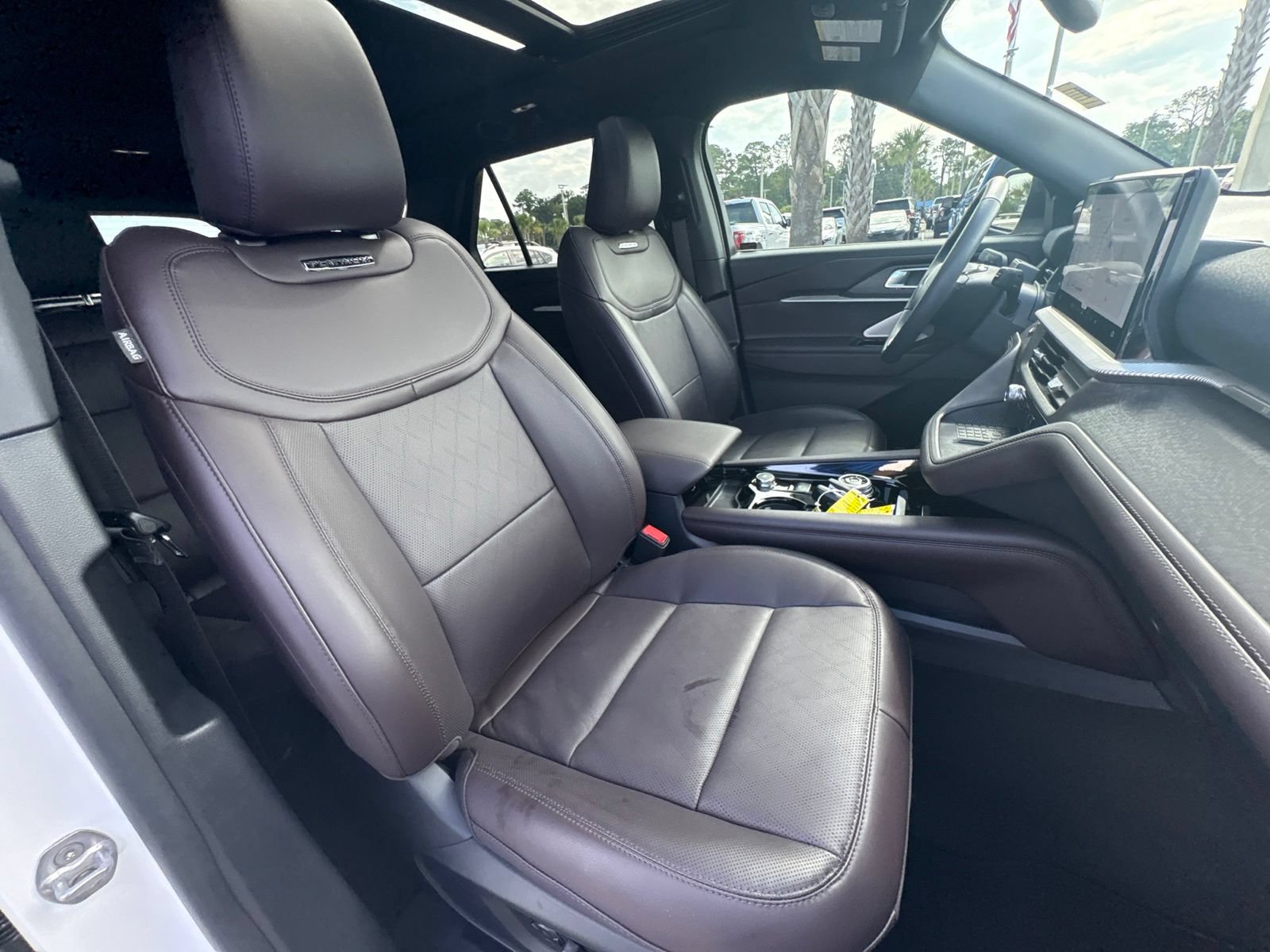 Certified 2025 Ford Explorer Platinum RWD image 17