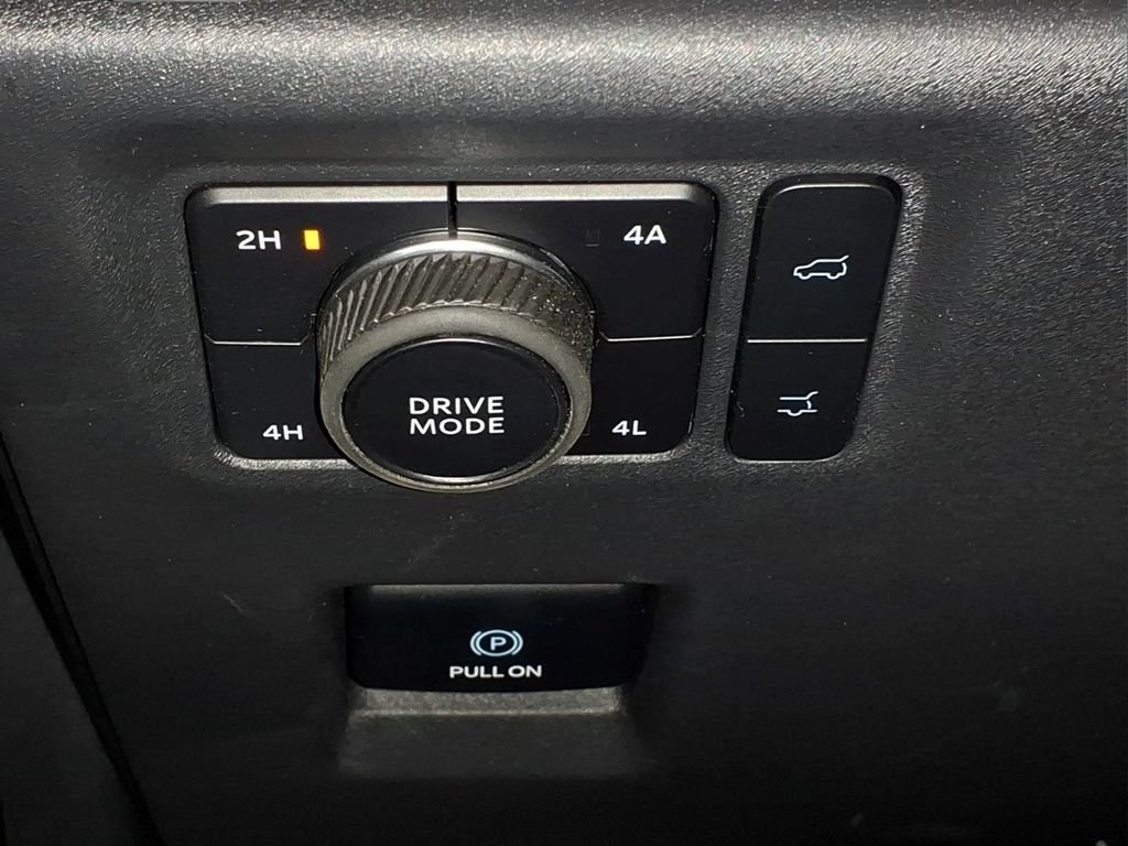 Certified 2025 Ford Expedition Active AWD/4WD image 17