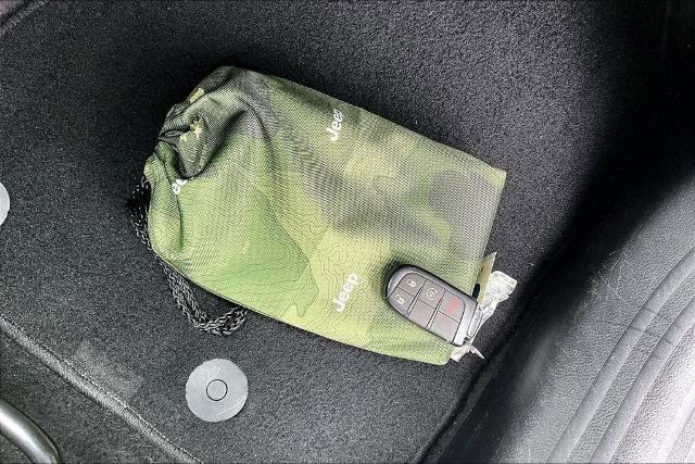 Used 2023 Jeep Compass Limited image 12