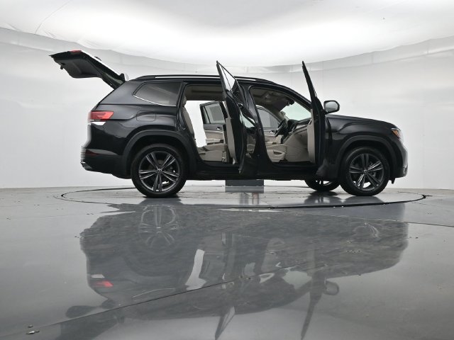 Used 2023 Volkswagen Atlas SE w/ Panoramic Sunroof Package FWD image 55