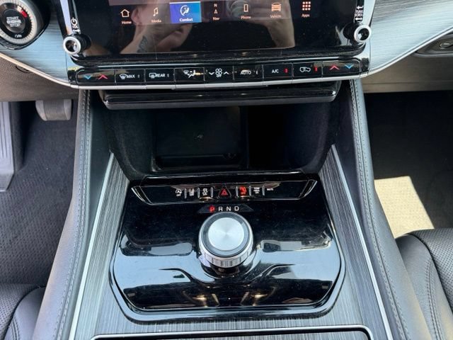 Used 2024 Jeep Wagoneer L Series II RWD image 19