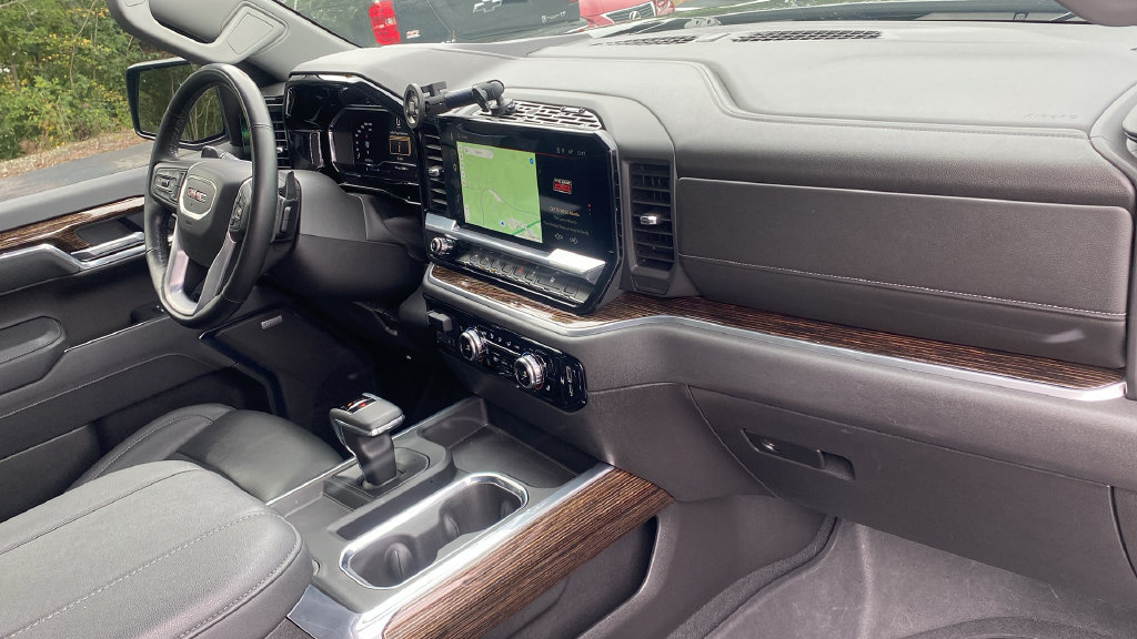 Used 2025 GMC Sierra 1500 Elevation w/ Elevation Premium Package AWD/4WD image 11