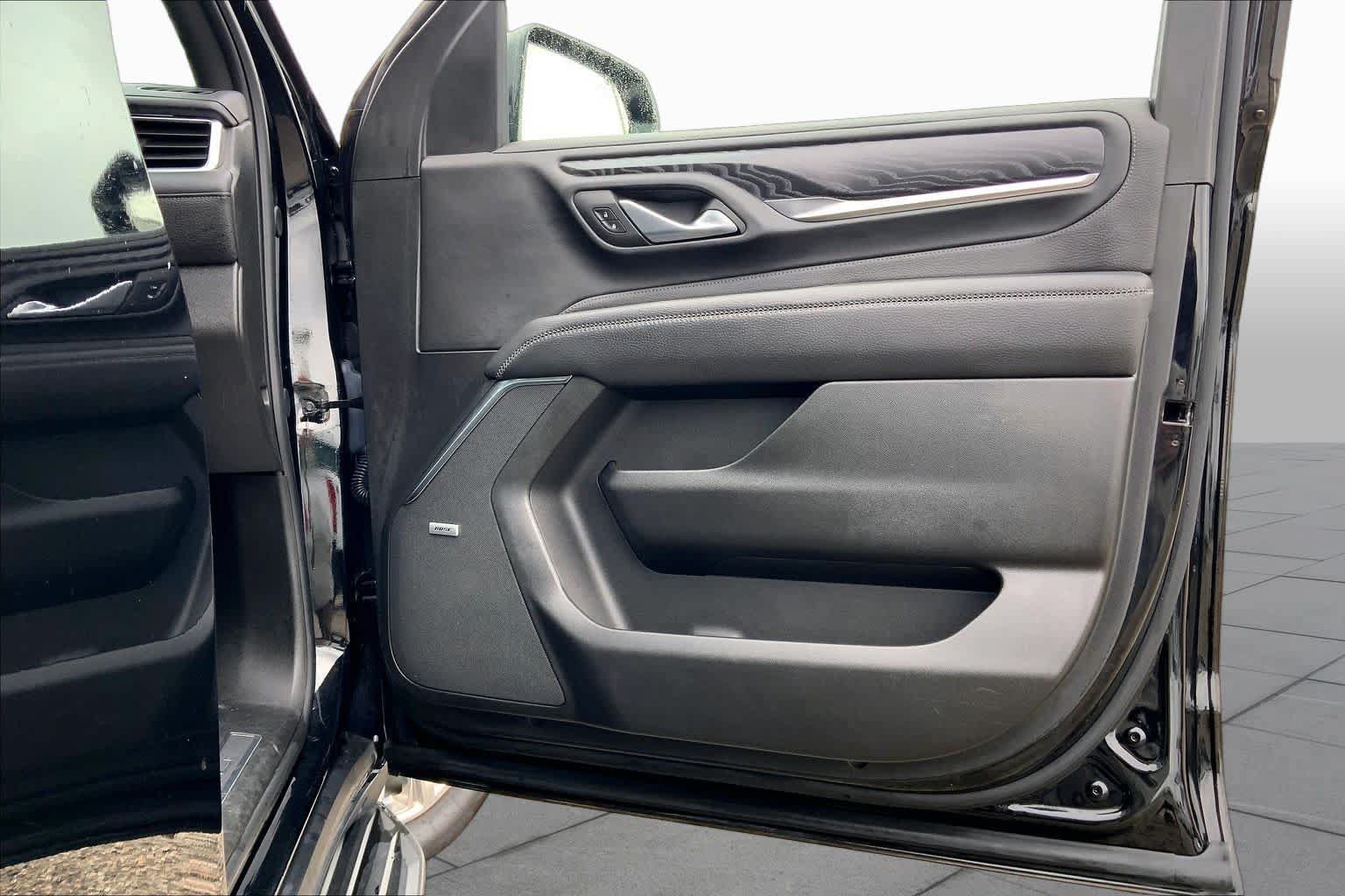 Used 2024 GMC Yukon XL Denali AWD/4WD image 23