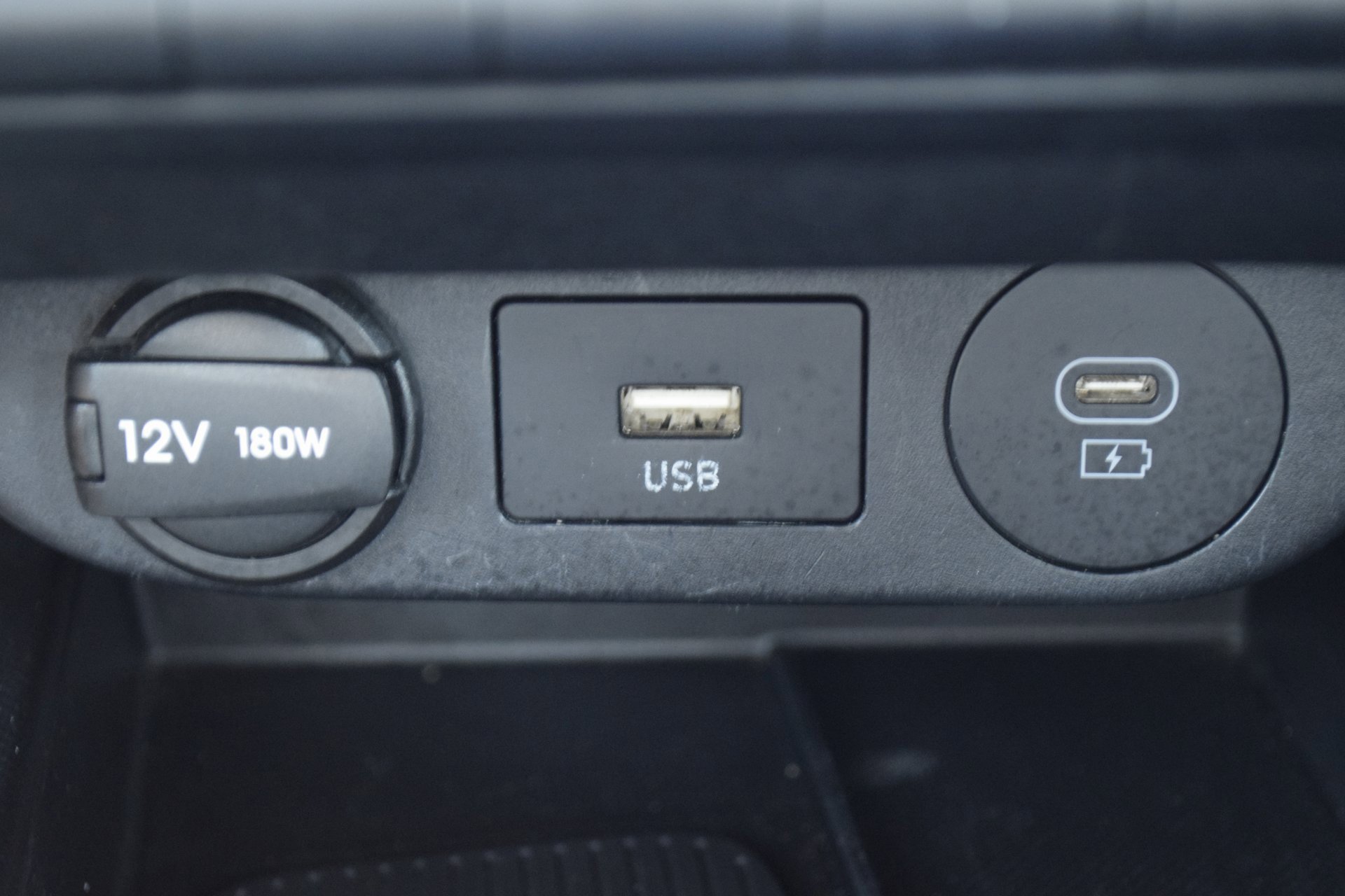 Used 2024 Hyundai Elantra Limited image 18