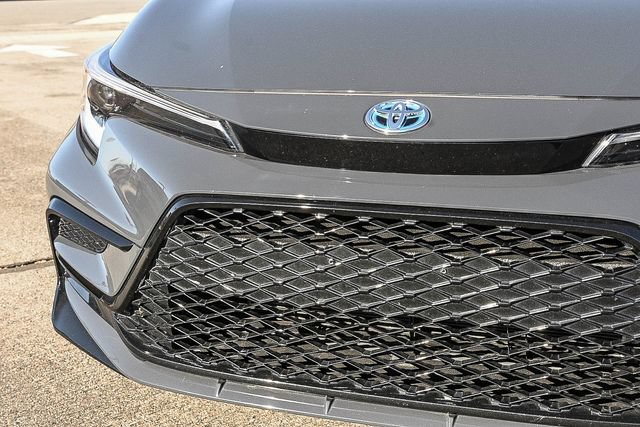 Used 2025 Toyota Corolla SE w/ SE Premium Package FWD image 5