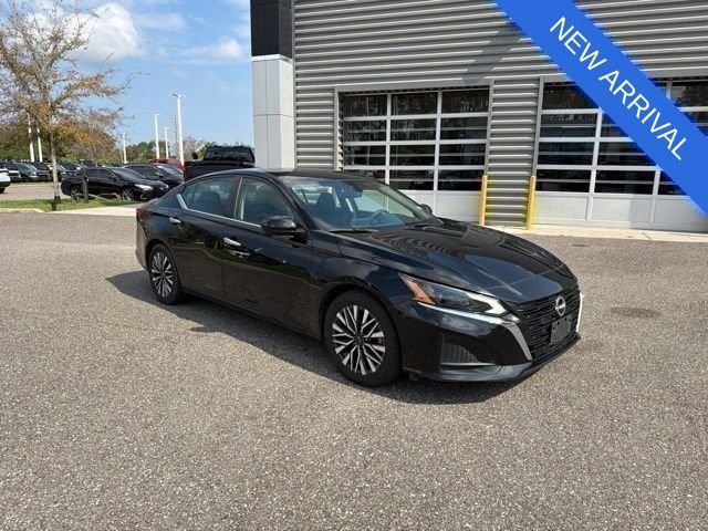 Used 2024 Nissan Altima 2.5 SV