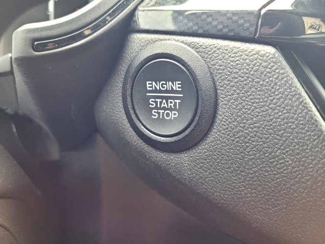 Certified 2025 Ford Escape ST-Line Select AWD/4WD image 17