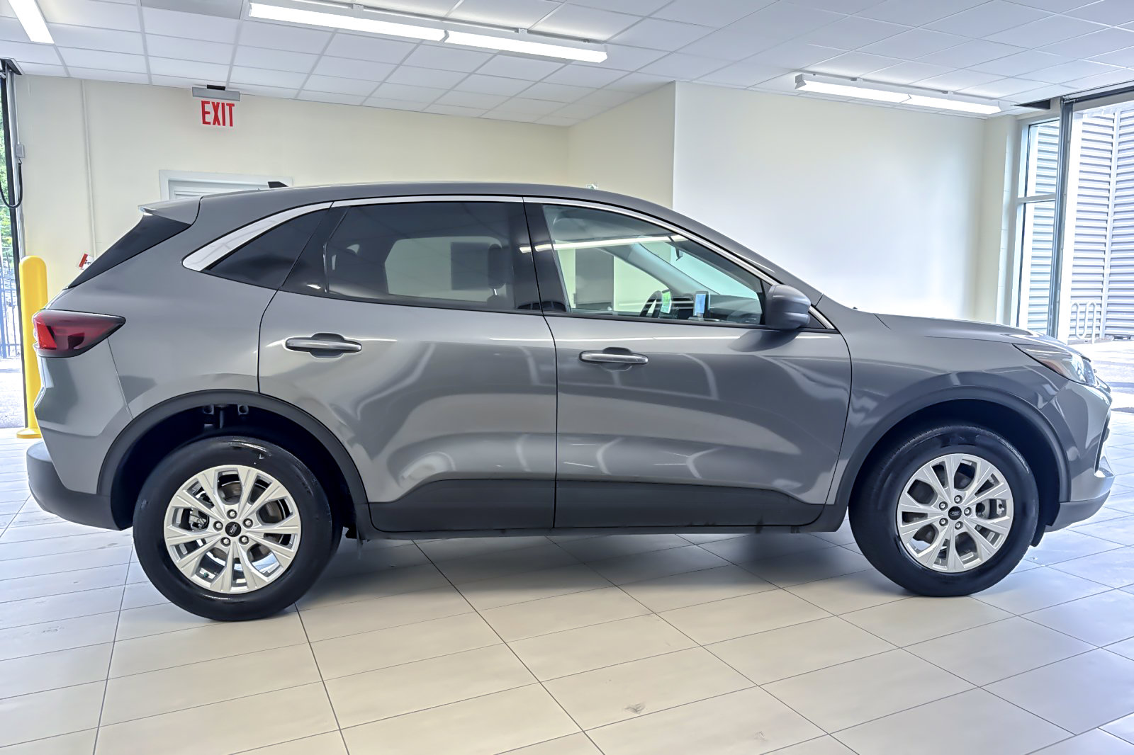 Certified 2024 Ford Escape Active AWD/4WD image 3