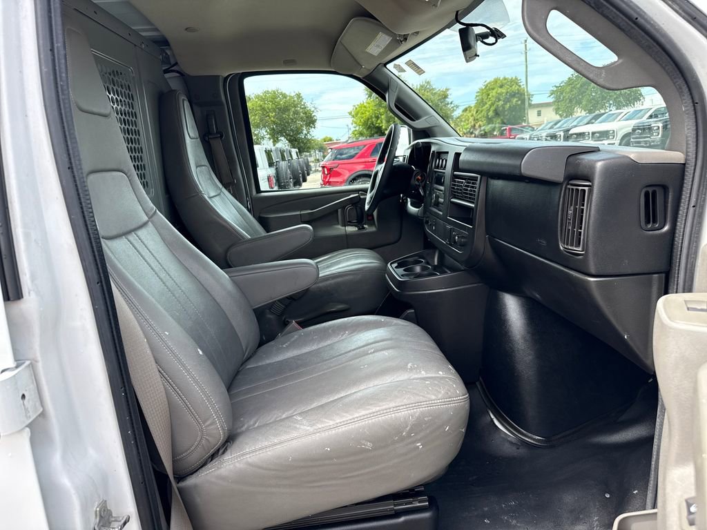 Used 2017 Chevrolet Express 2500 RWD image 22