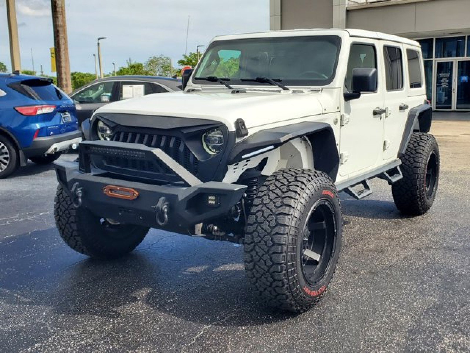 Used 2018 Jeep Wrangler Unlimited Sahara image 3