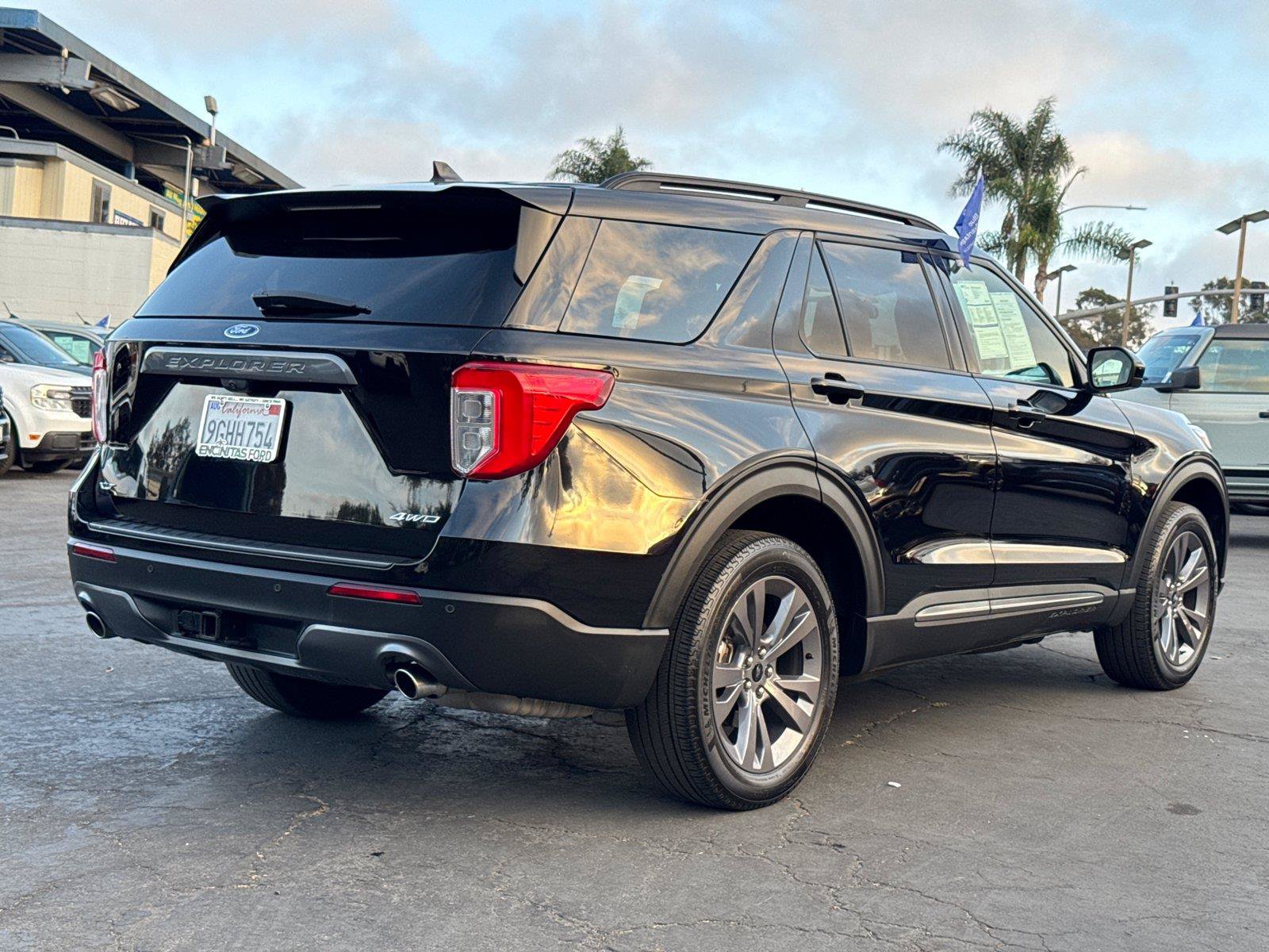 Certified 2023 Ford Explorer XLT w/ Equipment Group 202A AWD/4WD image 8
