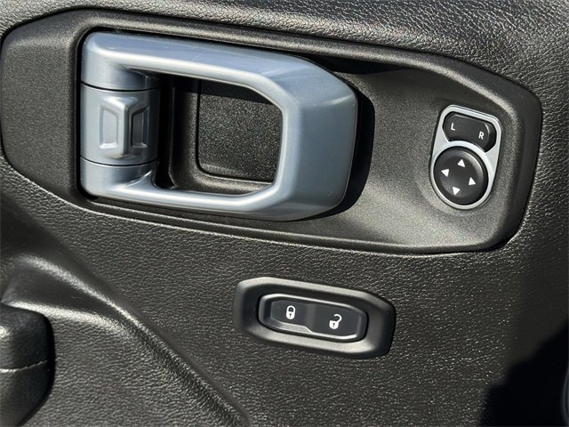 Used 2022 Jeep Gladiator Willys image 24