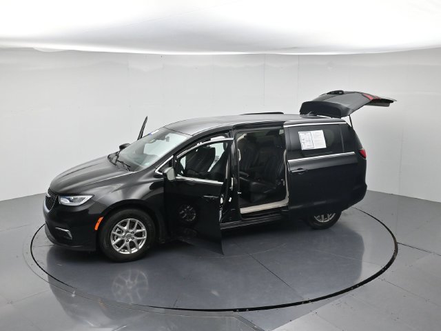 Used 2023 Chrysler Pacifica Touring-L FWD image 54