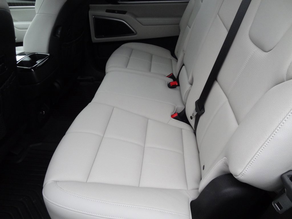 Used 2025 Kia Telluride EX image 14