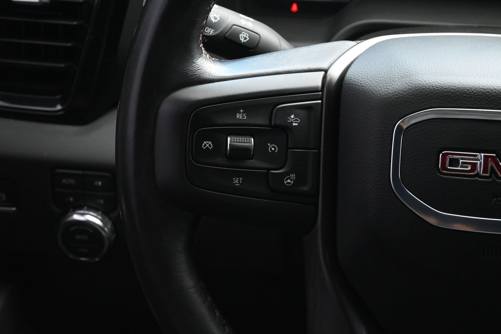 Used 2025 GMC Sierra 2500 AT4X AWD/4WD image 8