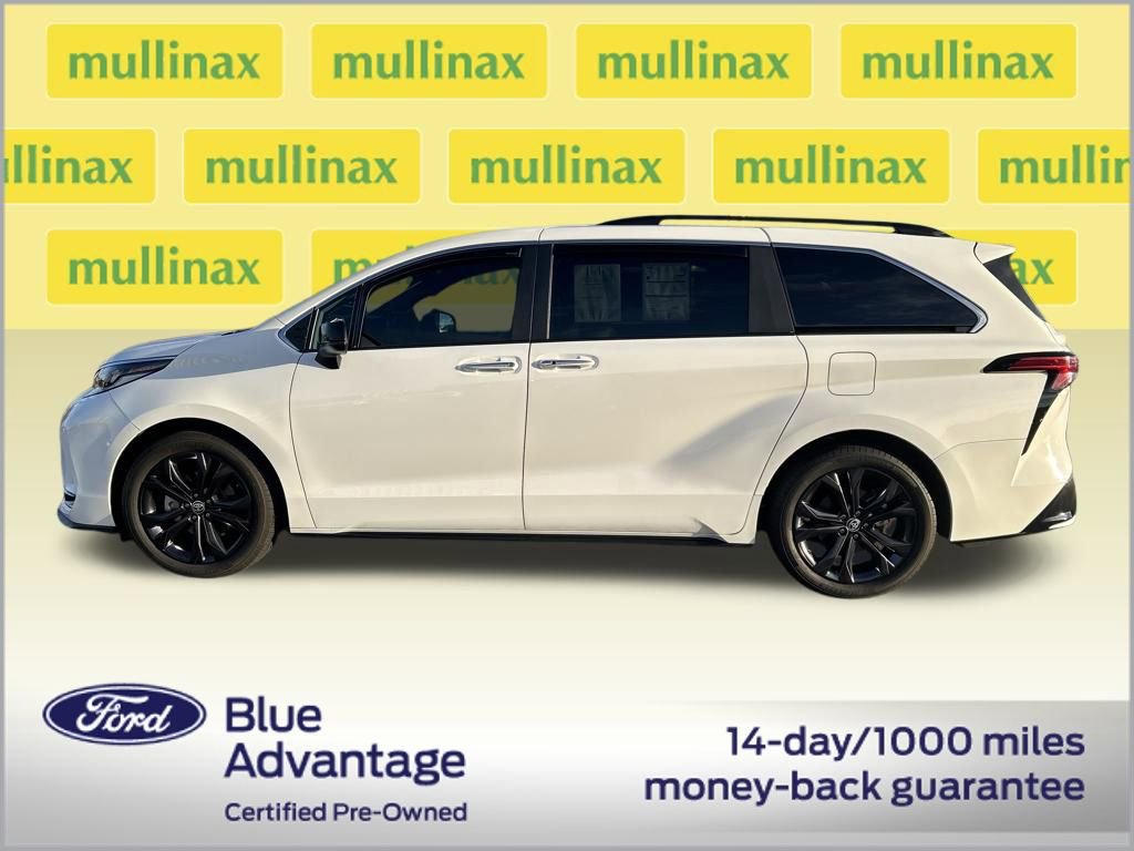 Used 2023 Toyota Sienna XSE image 12