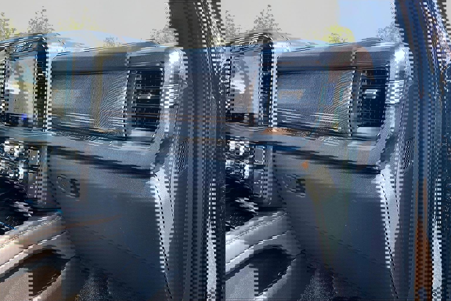 Certified 2023 Ford F250 Platinum w/ FX4 Off-Road Package image 17