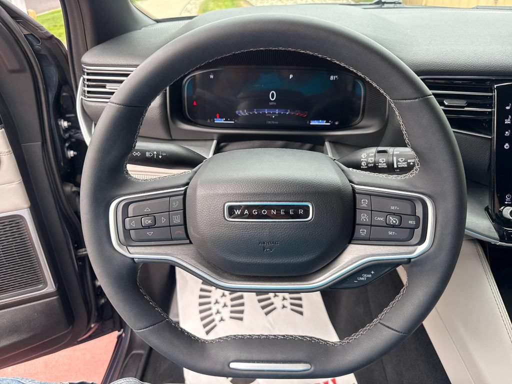 Used 2025 Jeep Wagoneer L Series II AWD/4WD image 15