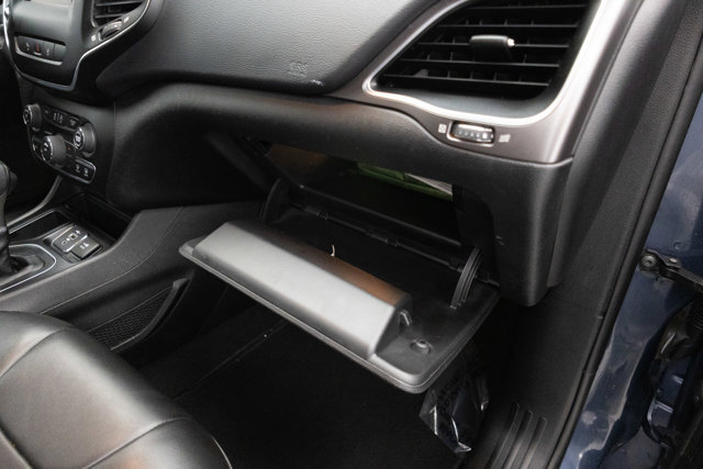Used 2021 Jeep Cherokee Latitude Plus FWD image 29
