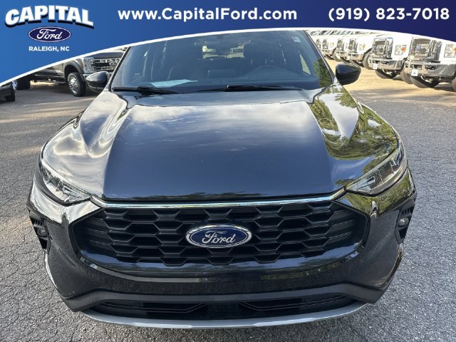 Certified 2025 Ford Escape ST-Line Select AWD/4WD image 10