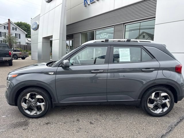Used 2024 Hyundai Venue Limited FWD image 9