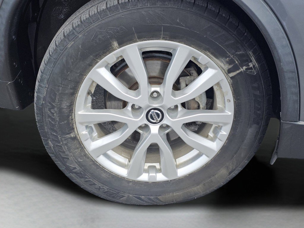 Used 2018 Nissan Rogue SV AWD/4WD image 16