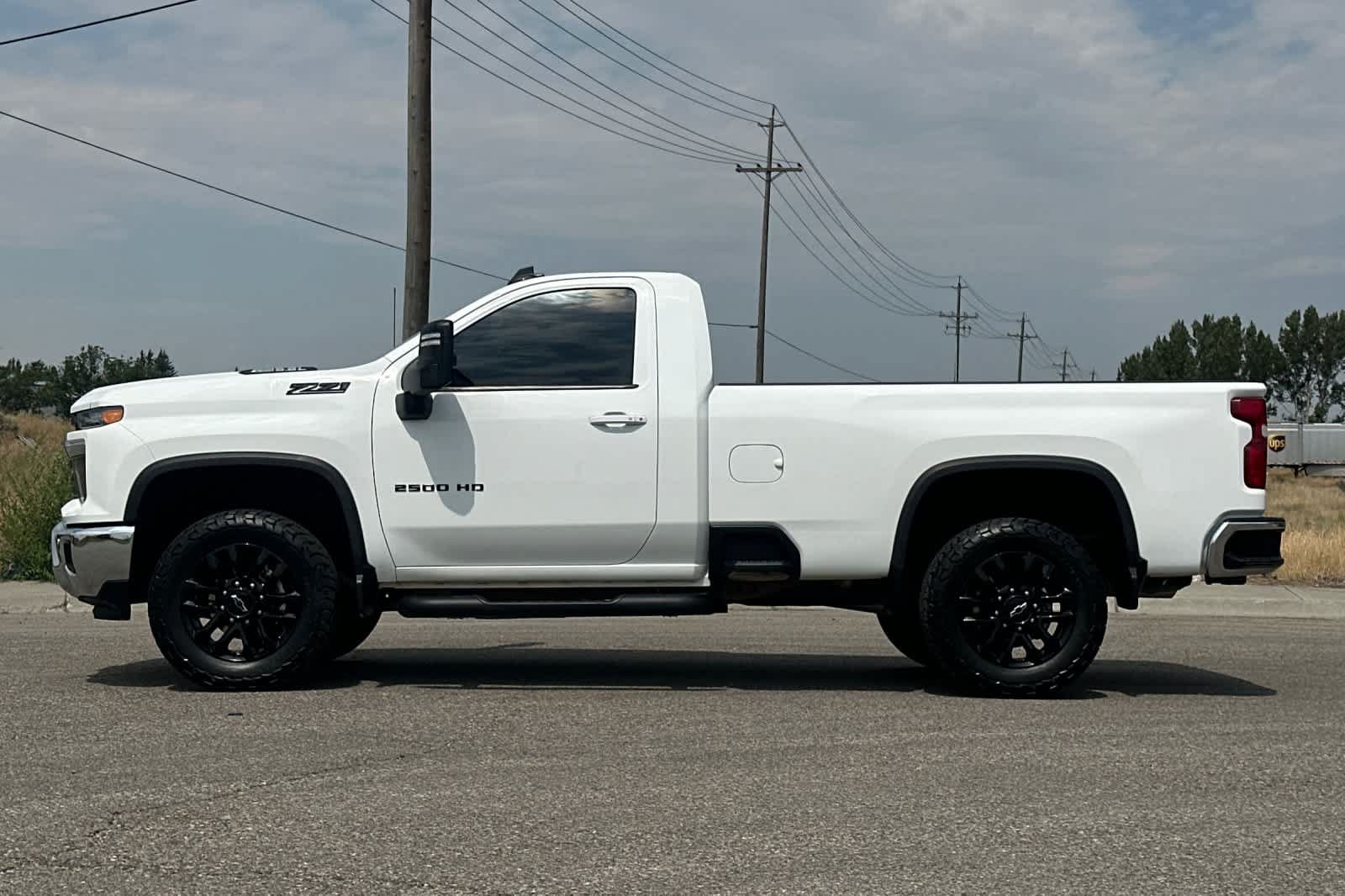 Used 2025 Chevrolet Silverado 2500 LT w/ Convenience Package AWD/4WD image 4