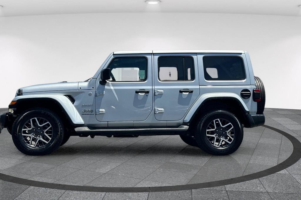 Used 2024 Jeep Wrangler Unlimited Sahara AWD/4WD image 9