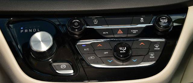 Used 2022 Chrysler Voyager LX FWD image 22