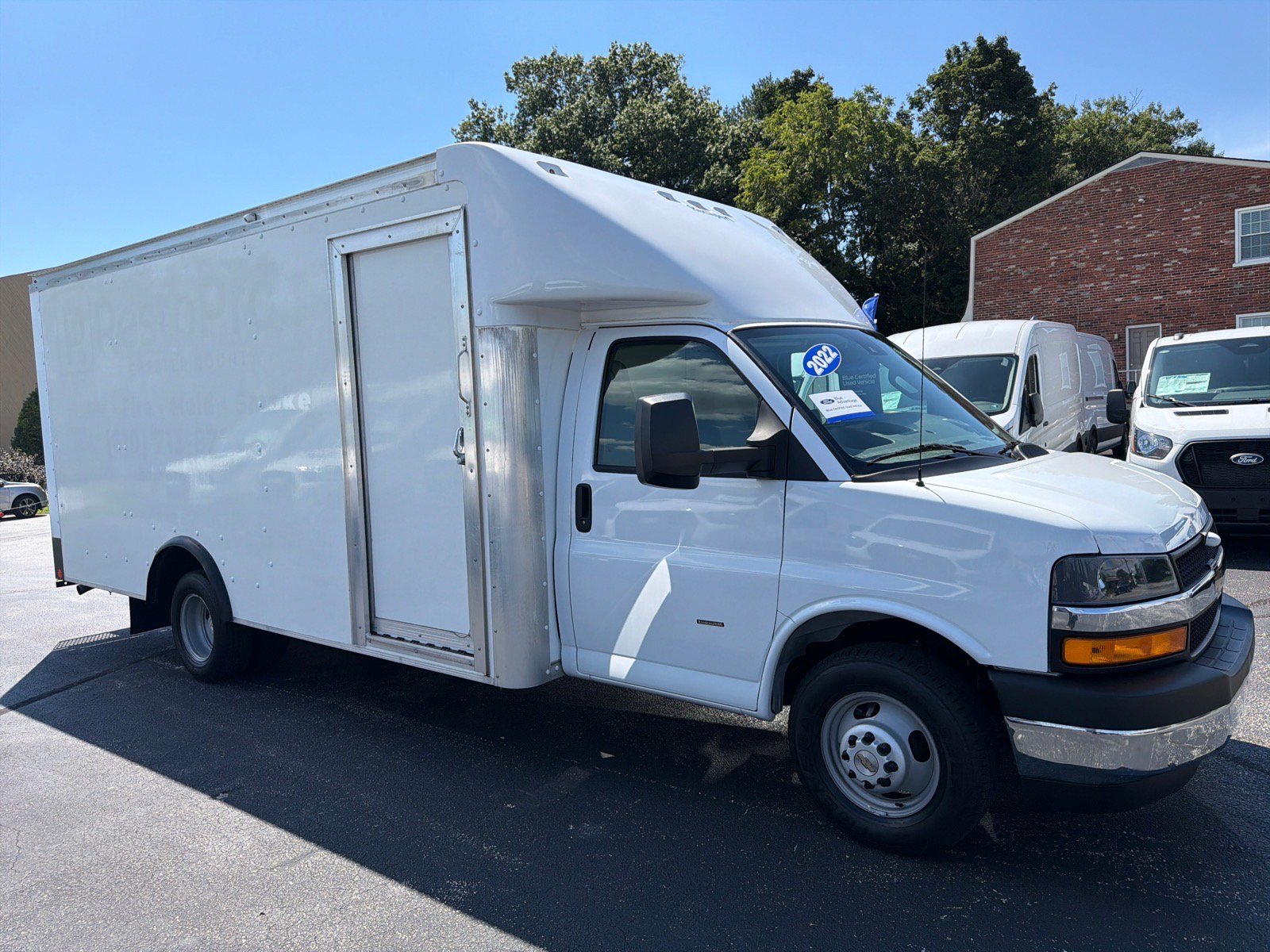 Used 2022 Chevrolet Express 3500 w/ Power Convenience Package RWD image 3