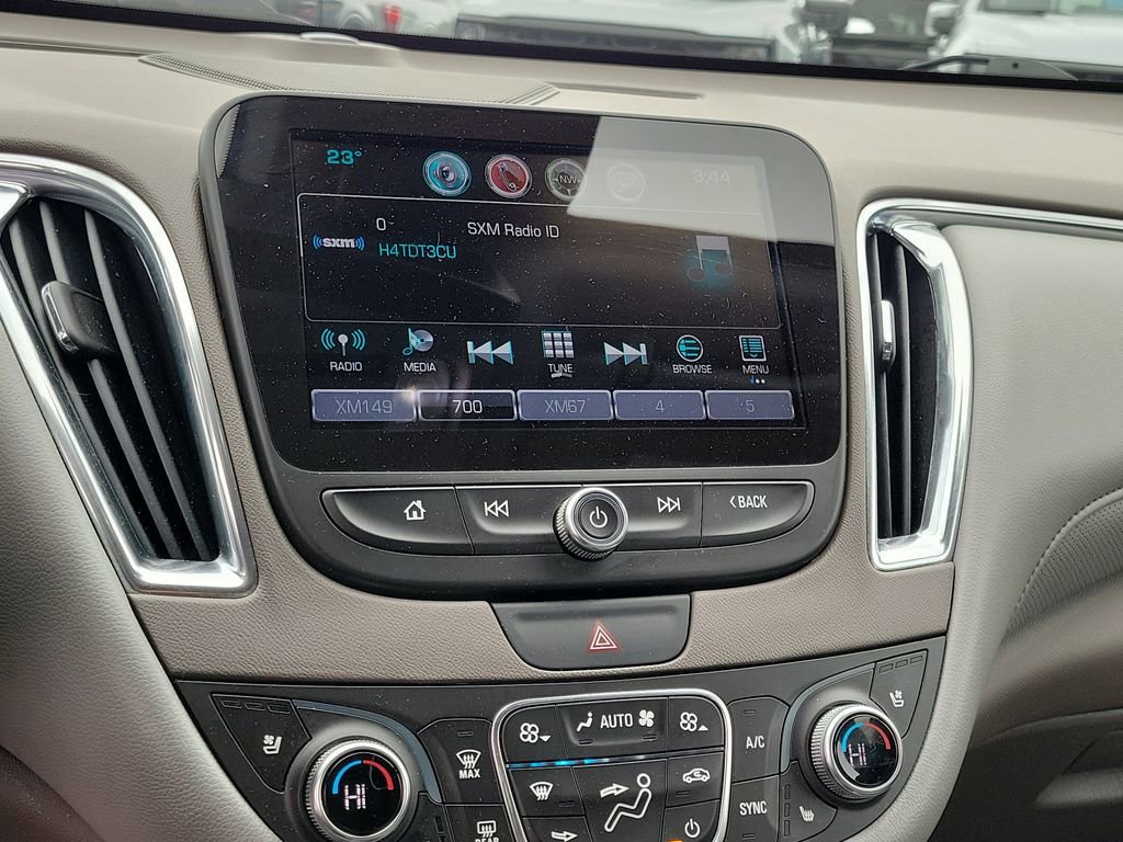 Used 2017 Chevrolet Malibu Premier w/ Driver Confidence Package image 27