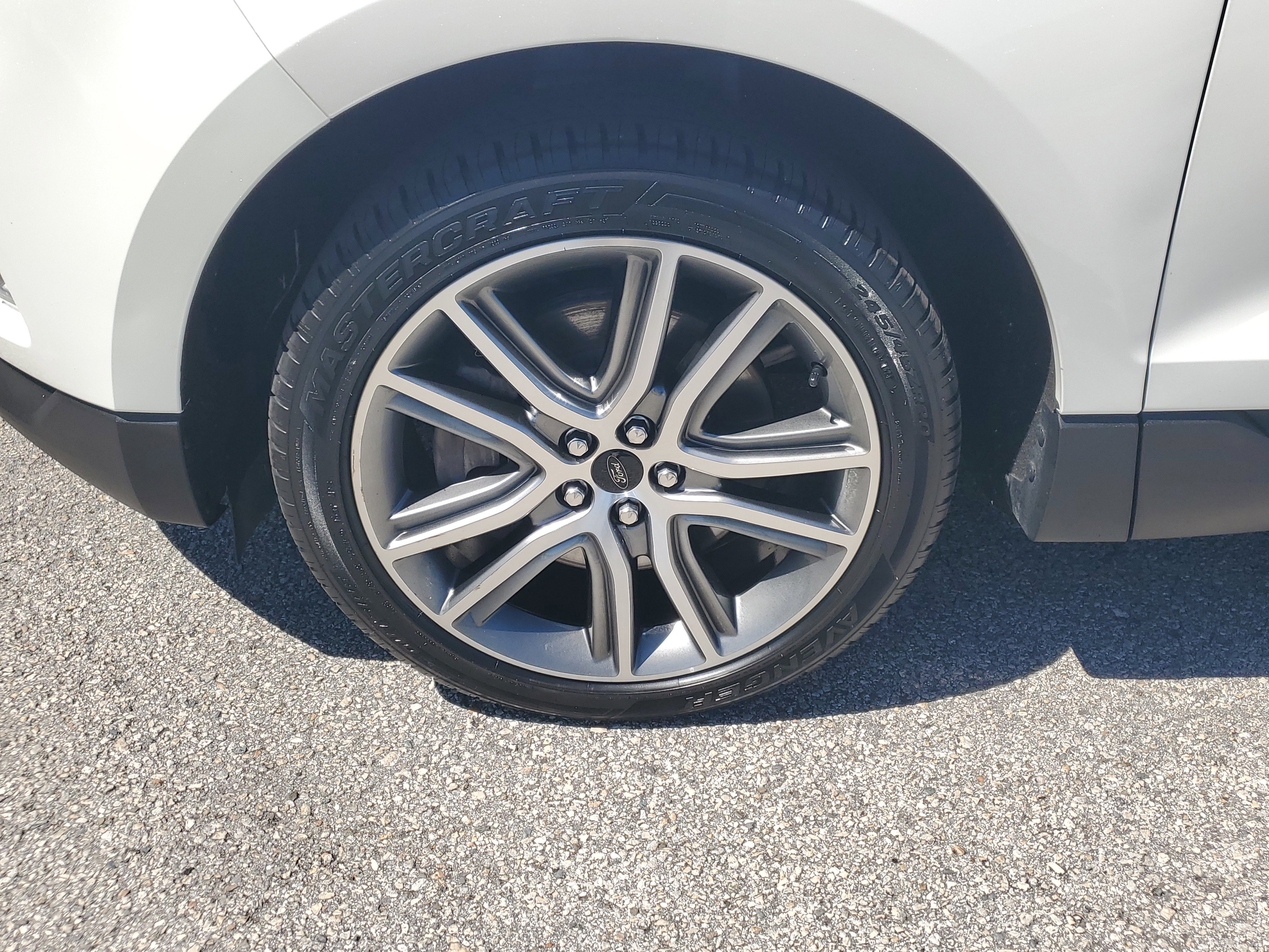 Certified 2023 Ford Edge Titanium w/ Class II Trailer Tow Package image 8