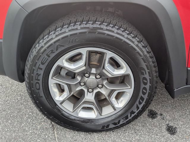 Used 2019 Jeep Cherokee Trailhawk AWD/4WD image 28