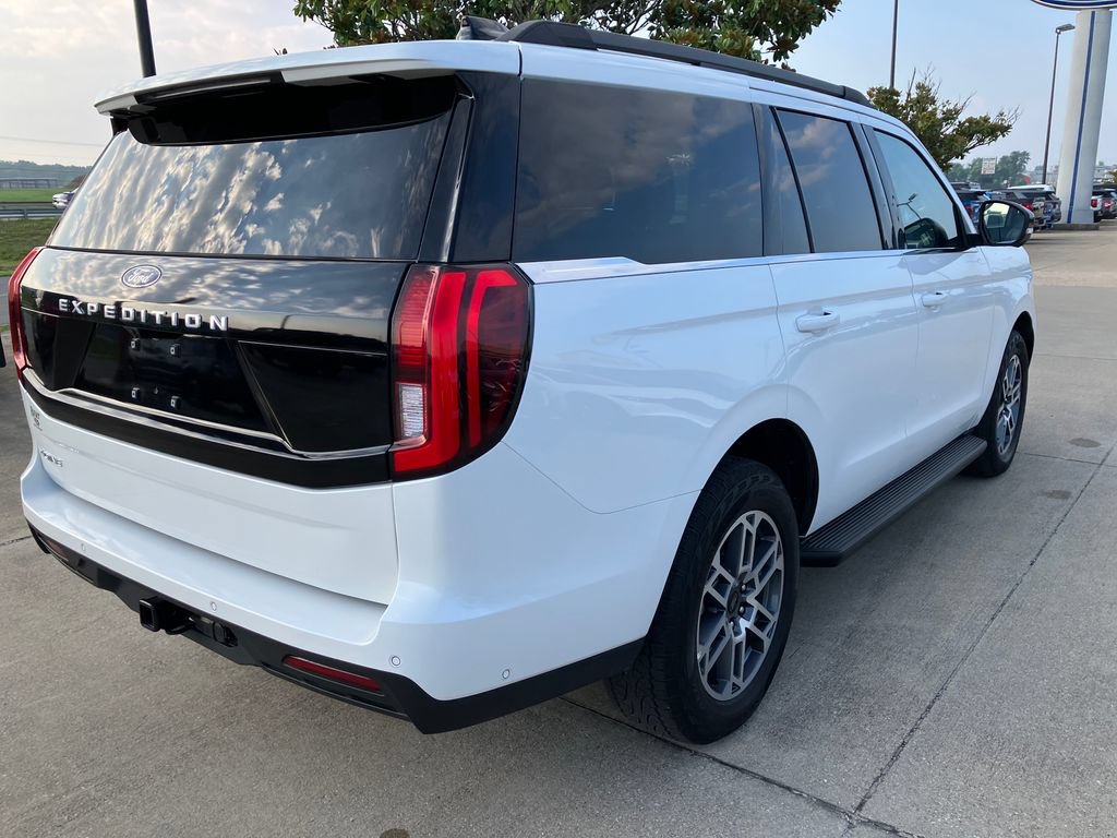Certified 2025 Ford Expedition Active AWD/4WD image 5