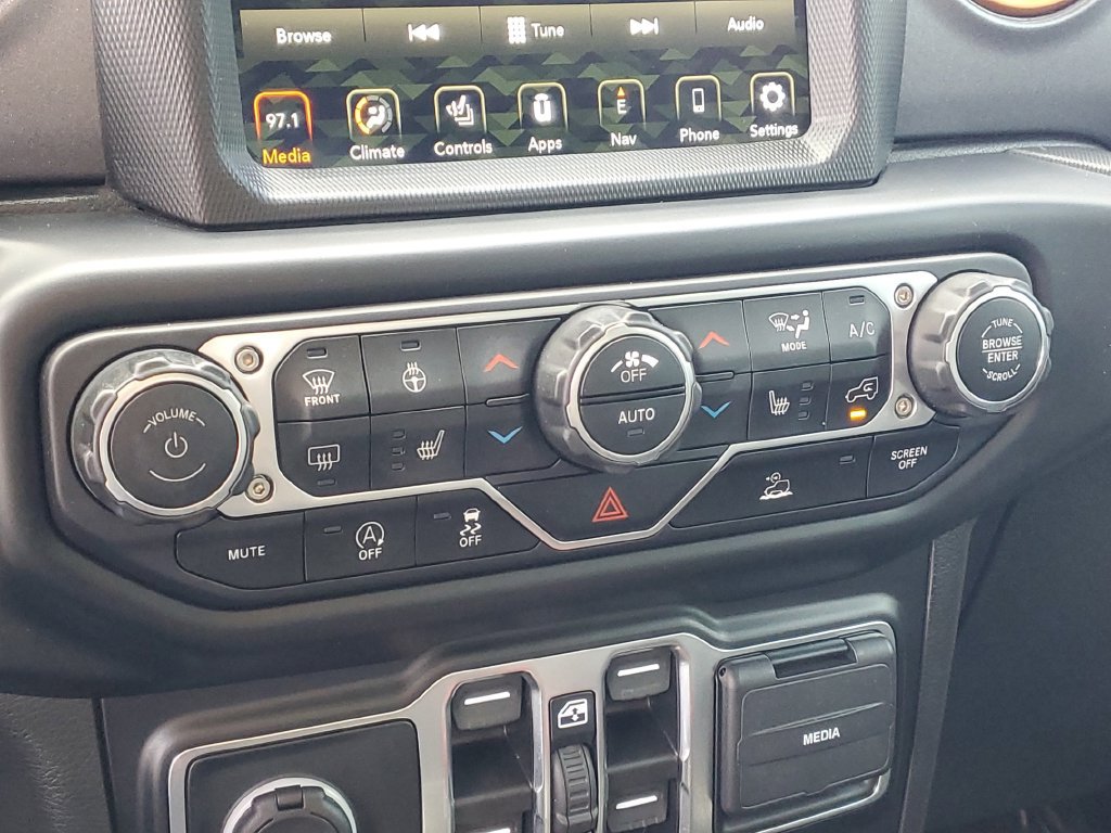 Used 2022 Jeep Gladiator Mojave w/ Cold Weather Group AWD/4WD image 28