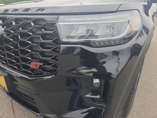 Certified 2025 Ford Explorer ST AWD/4WD image 4