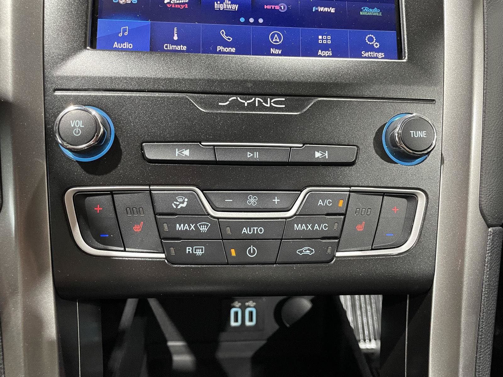 Certified 2020 Ford Fusion SE AWD/4WD image 34